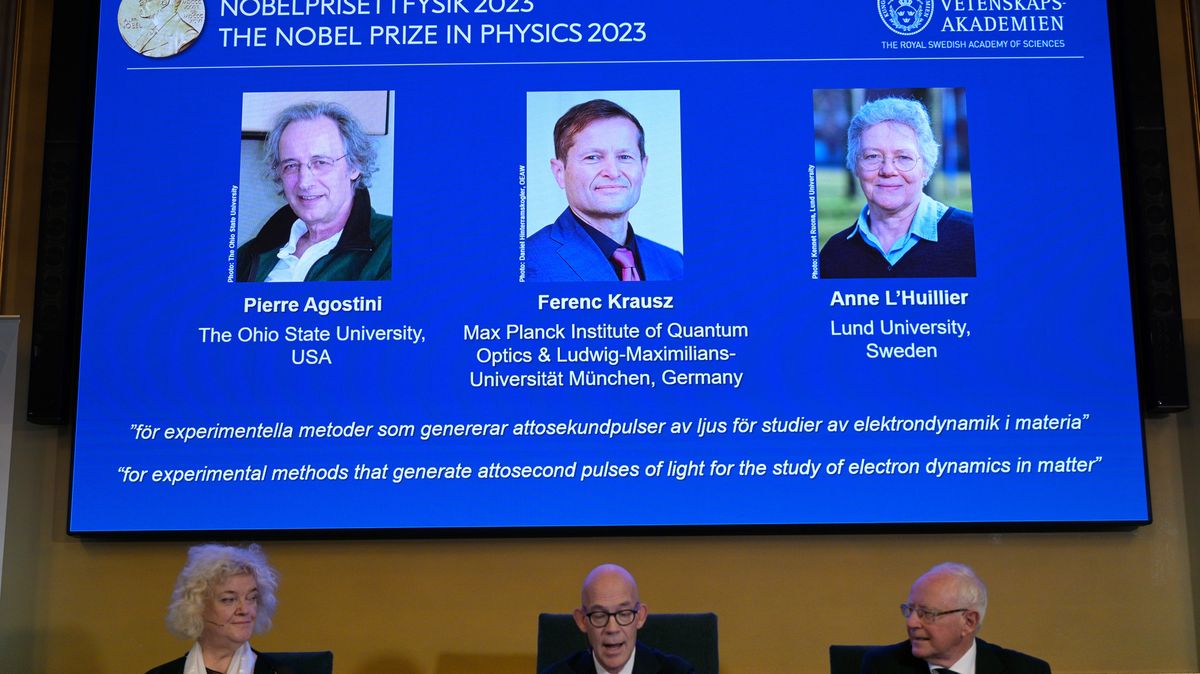 Nobelovu cenu za fyziku má trojice vědců za využití laserů ke studiu elektronů